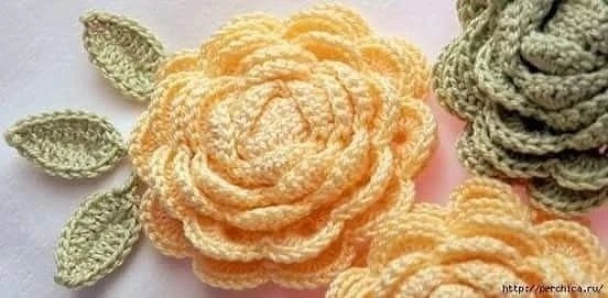 Роза крючком.
