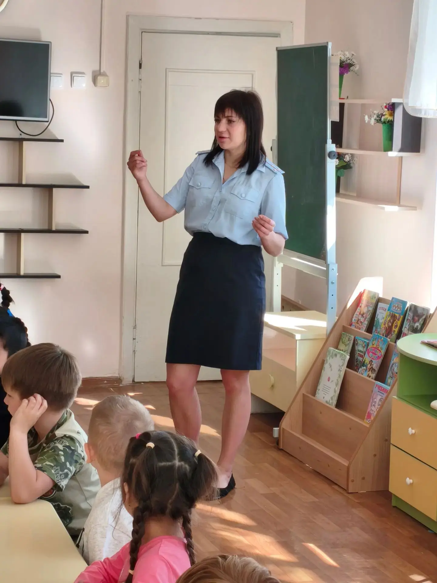 📌В нашем детском саду проходила встреча с инспектором по пропаганде и безопасности дор...