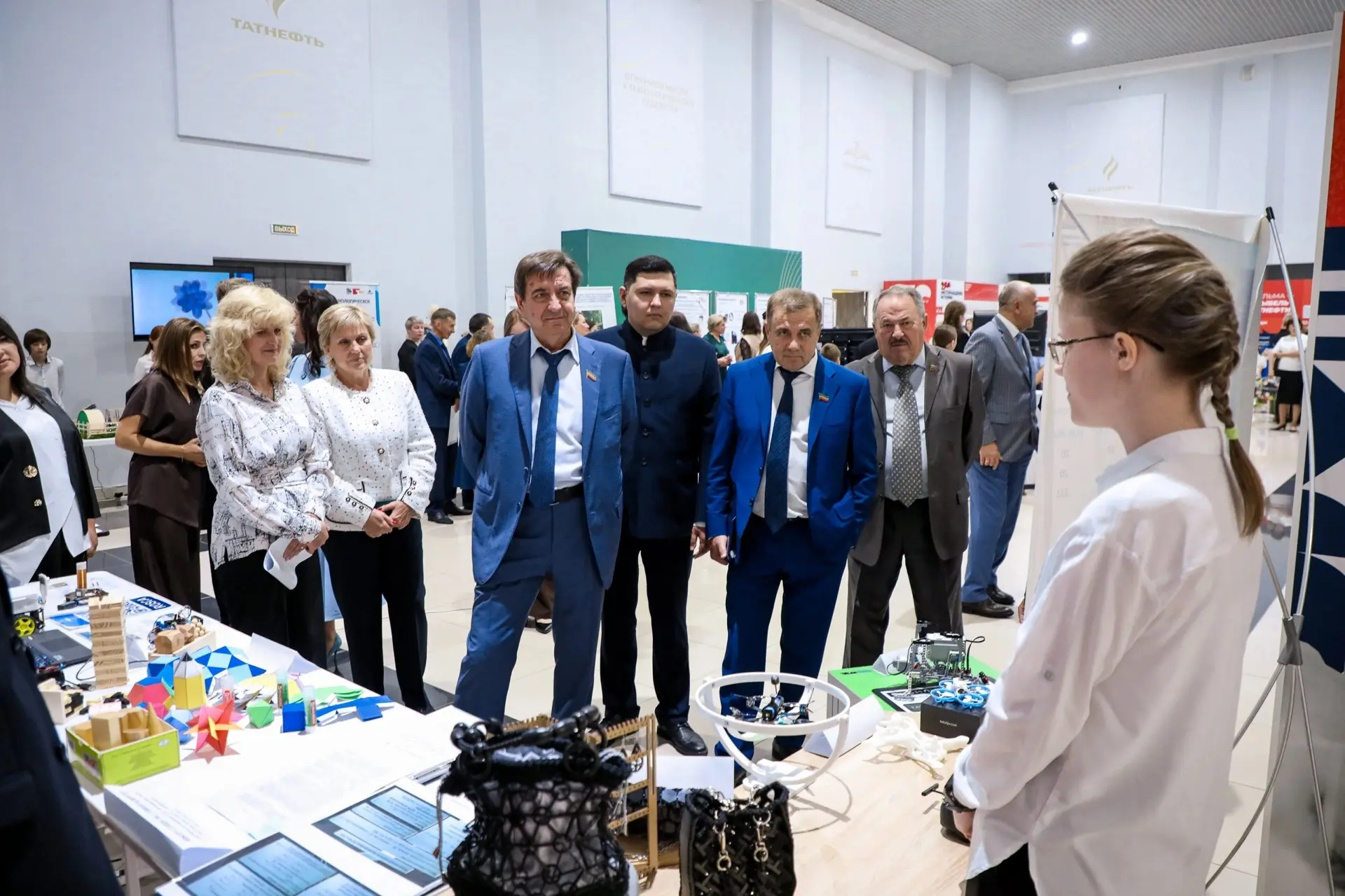 В Бугульме определили новые векторы развития образования: от цифровой лаборатории до по...
