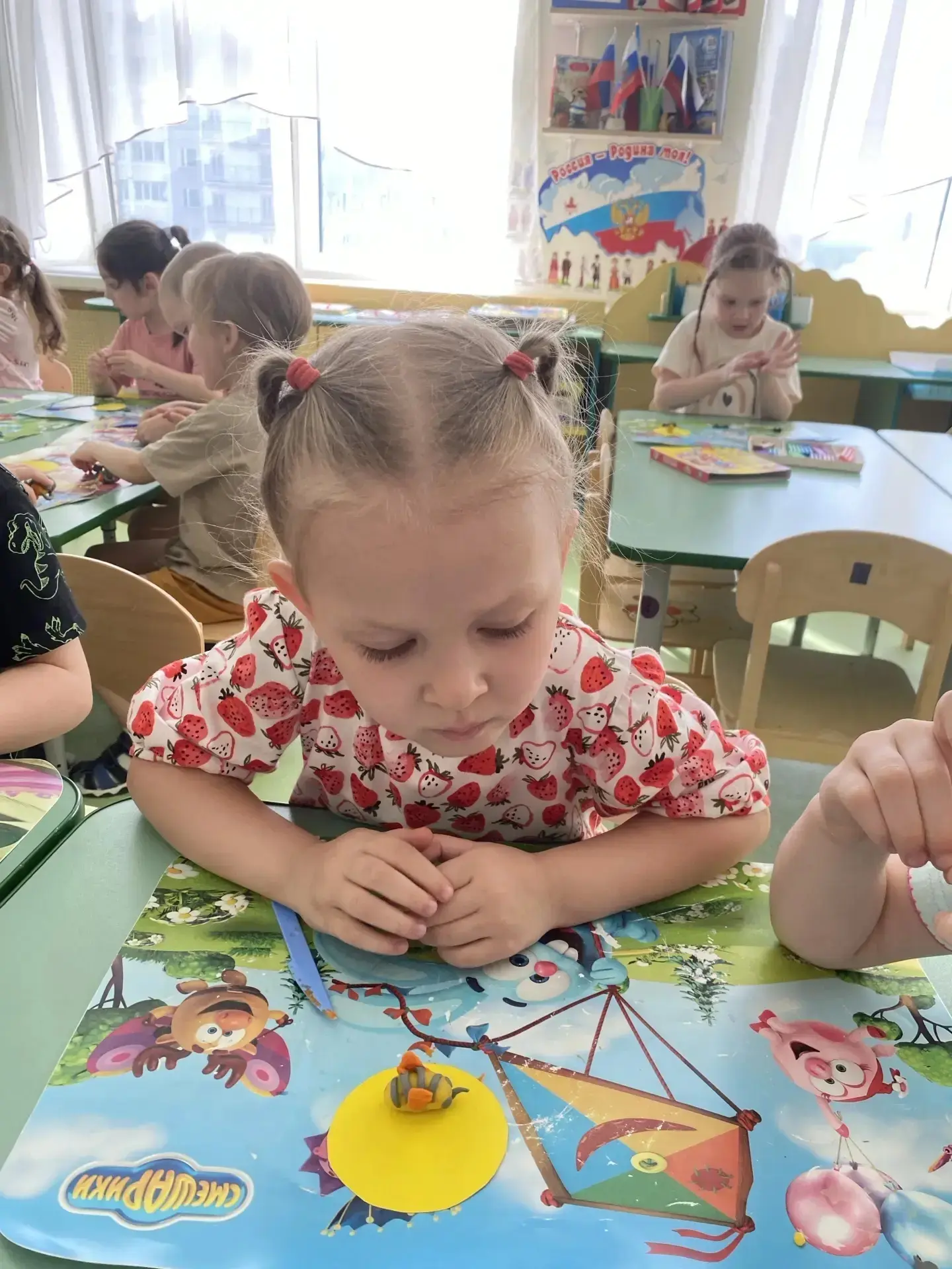 В средней группе №5 "Кораблик" прошло занятие: 🧑‍🎨 Лепка «Пчёлка» 🗓️ 20 мая  🐝 «Всемирный день пчёл»