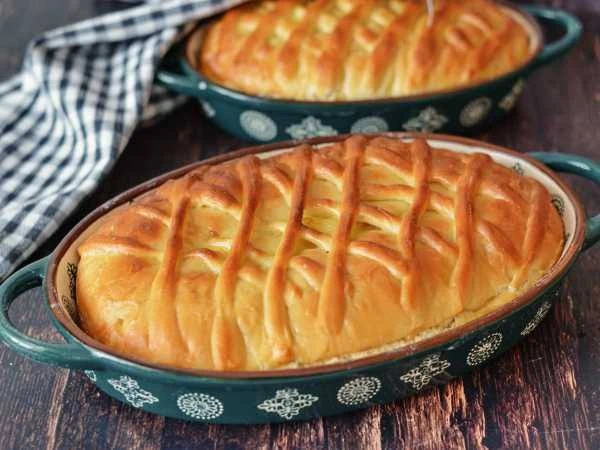 Пирог с курицей и картошкой из слоёного теста