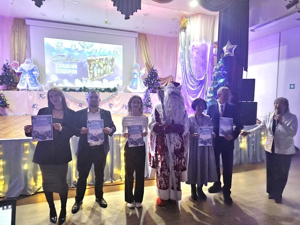 🎉 «Голубой огонёк» в школе: путешествие в атмосферу новогоднего волшебства! ✨ Дорогие друзья! Предст