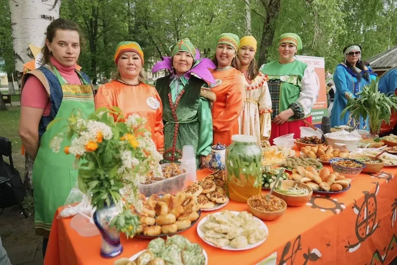 😁Кузбасс празднует День колбы   Сегодня в Мысках проходит традиционный фестиваль колбы - символа здо