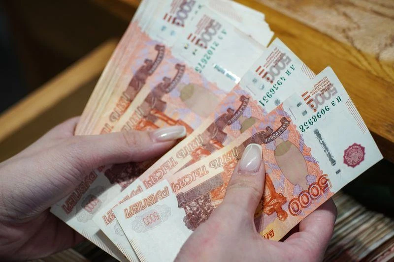 Юрист Сорокин рассказал о наказании за продажу фигур со знаменитостями