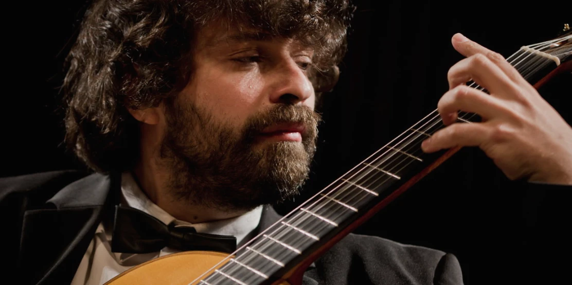 🎸 Что скрывается за блестящей карьерой гитариста, чья музыка звучала в Консерватории, Мюнхене и Зал