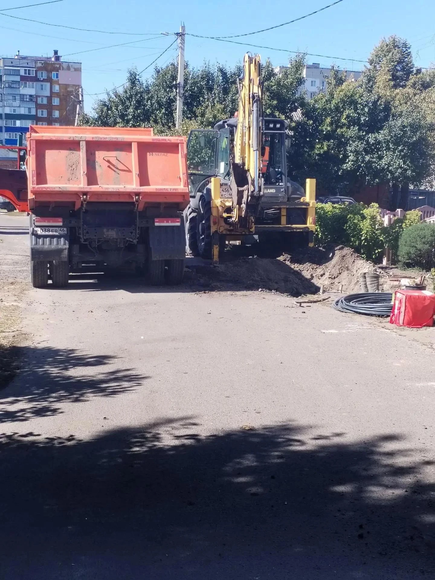 В Курске на территории Краснополянских переулков протягивают новую водопроводную сеть.