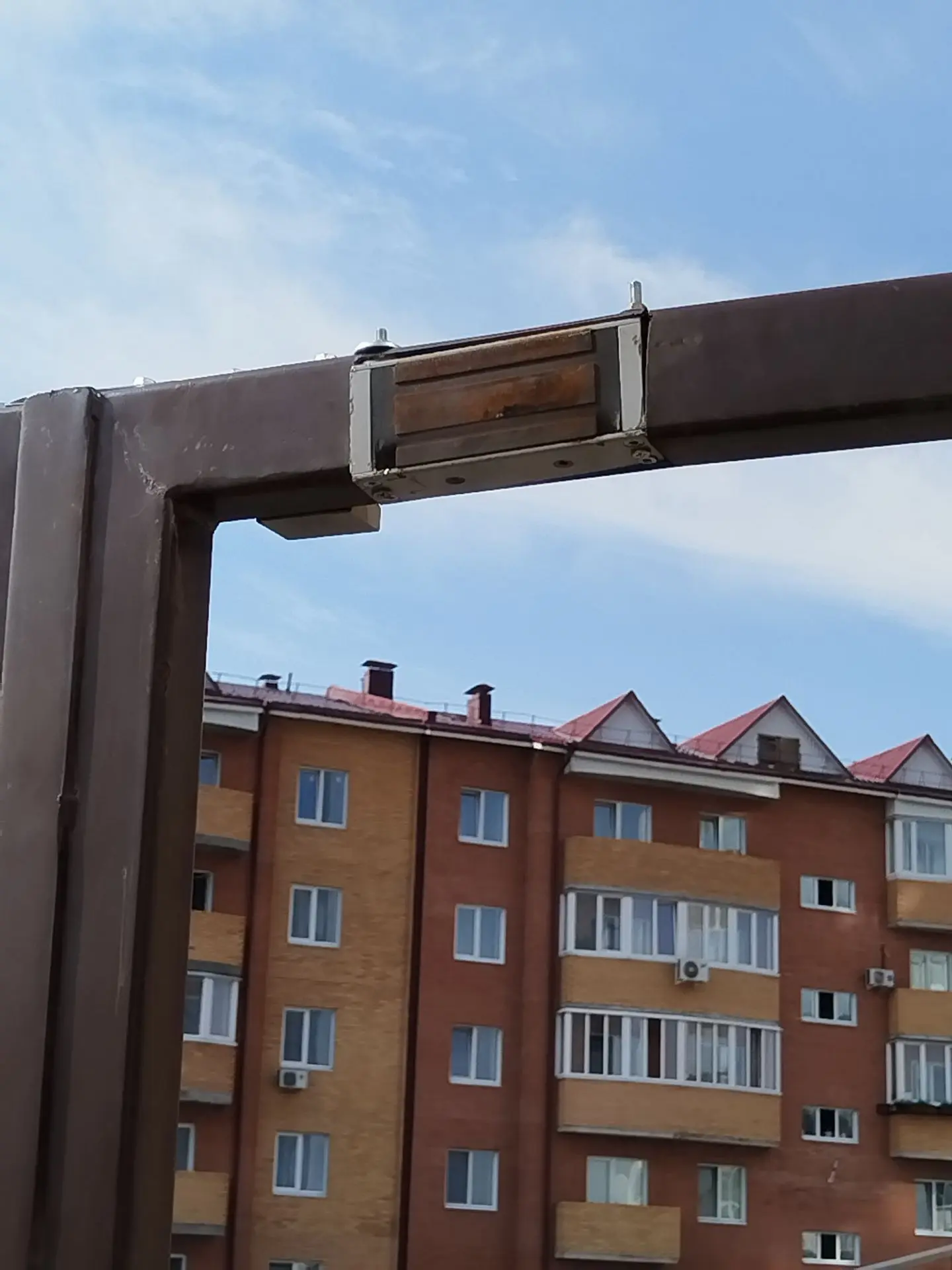 Др Народов, 43, калитка, установили магнит