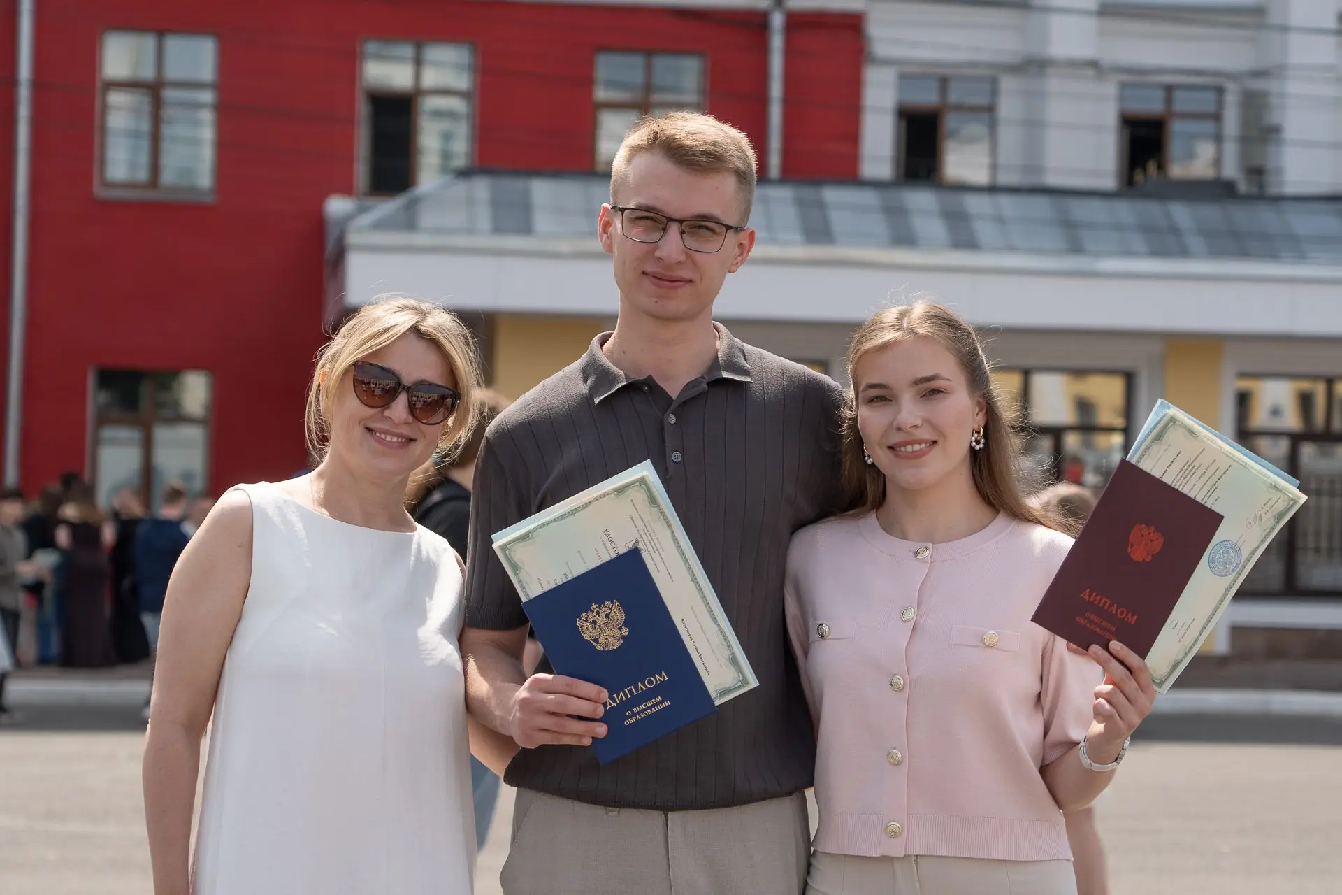 📸Больше фото с вручения дипломов в Институте химии и экологии ВятГУ: https://vk.cc/cZtCGi
