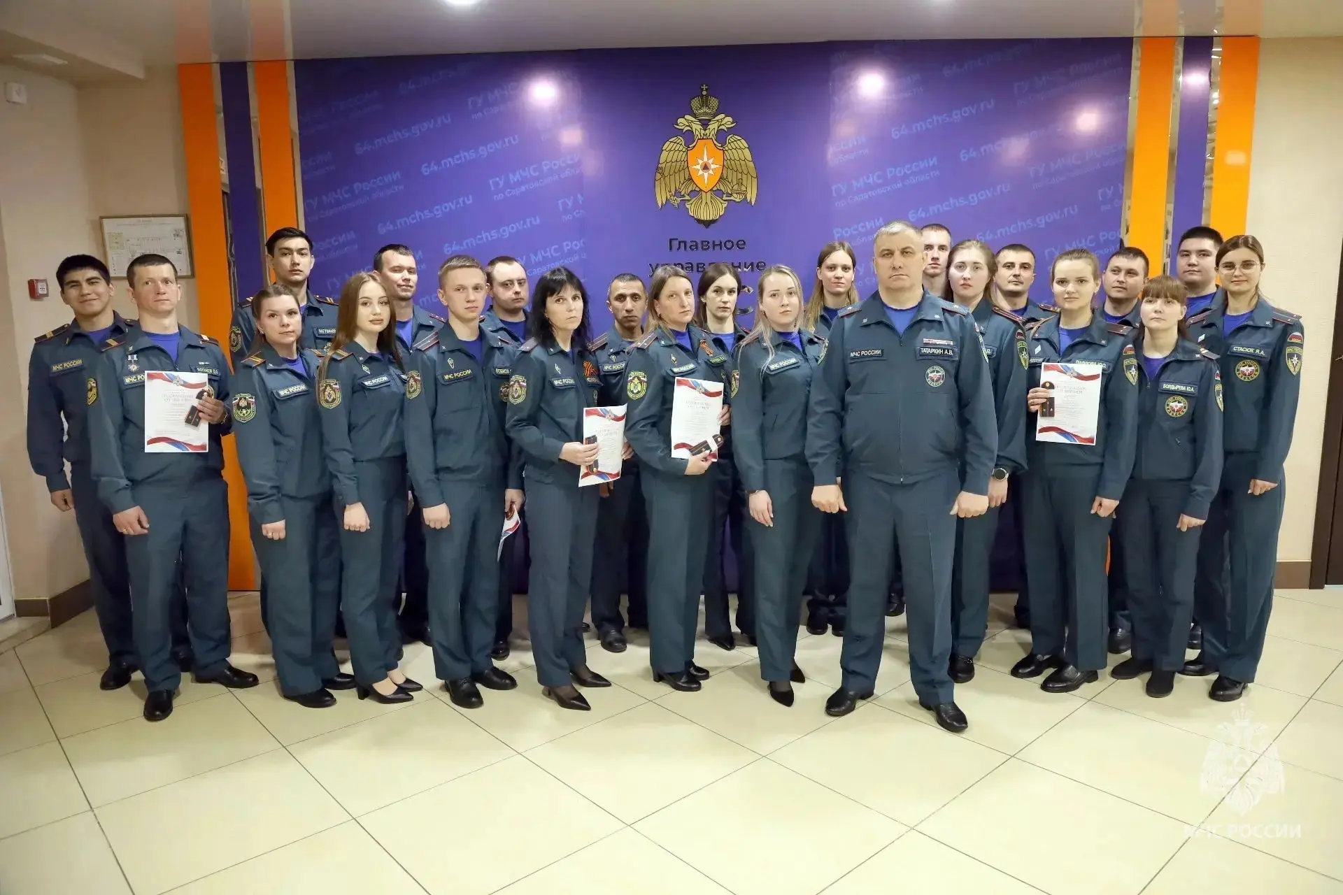 🇷🇺 В Саратове состоялась торжественная церемония приведения к присяге сотрудников МЧС России  Присяг