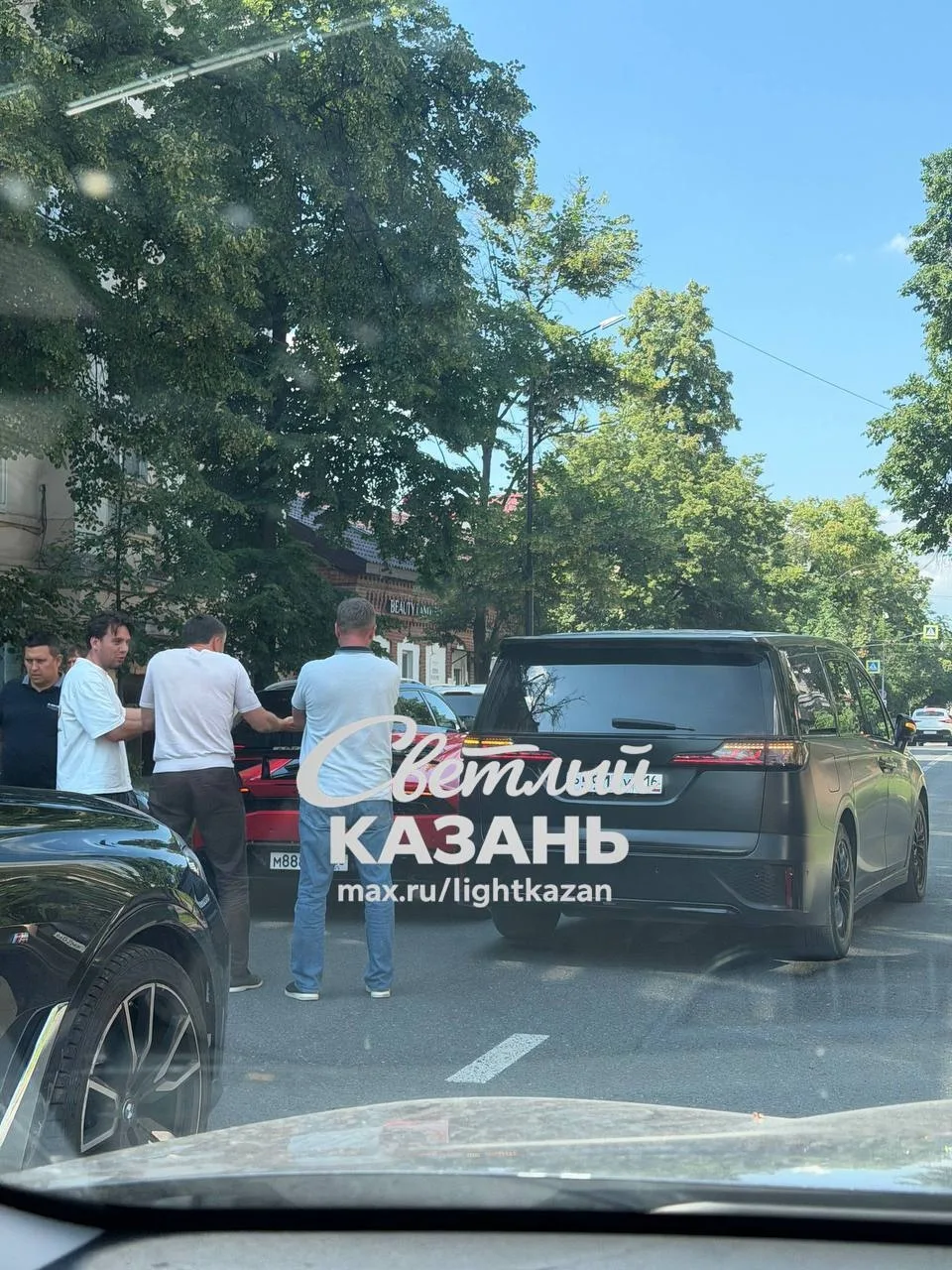 🤑 ДТП на миллионы произошло в центре Казани

На улице Гоголя столкнулись Lamborghini Huracan и Voya