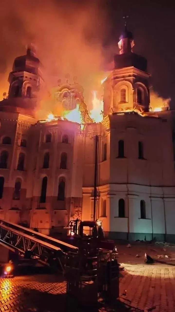 По данным Минобороны России, здания Киево-Печерской Лавры повредила ракета американского комплекса P