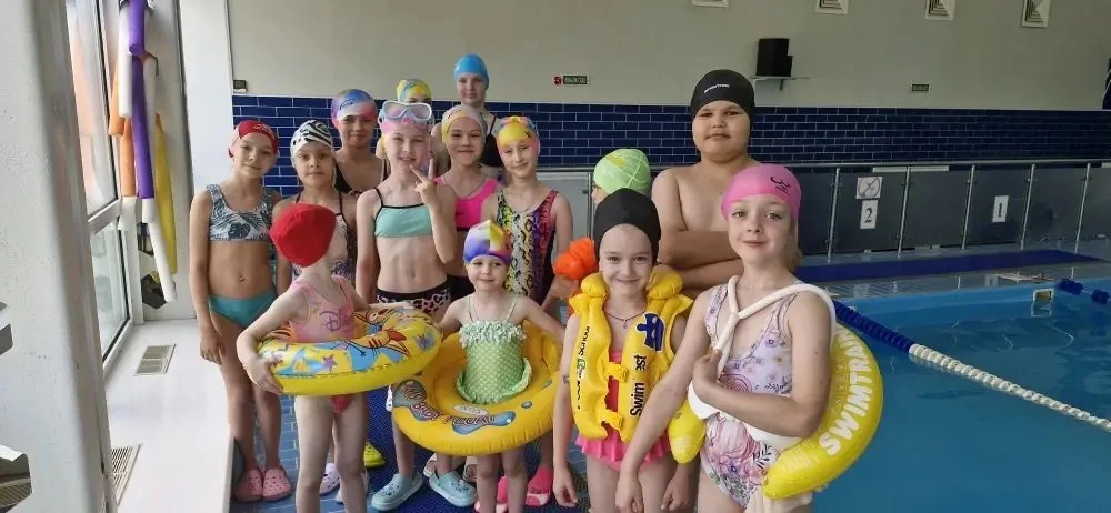 Дети из отряда «Олимпийцы» посетили бассейн. Перед началом купания прошёл краткий инструктаж по техн