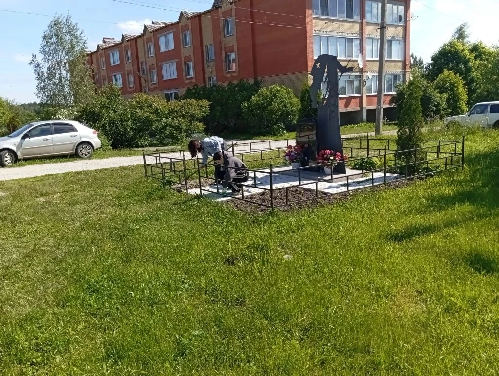 Полезные каникулы: как подростки Выгоничского района проводят лето

Совместная работа ГКУ «ЦЗН Выгон