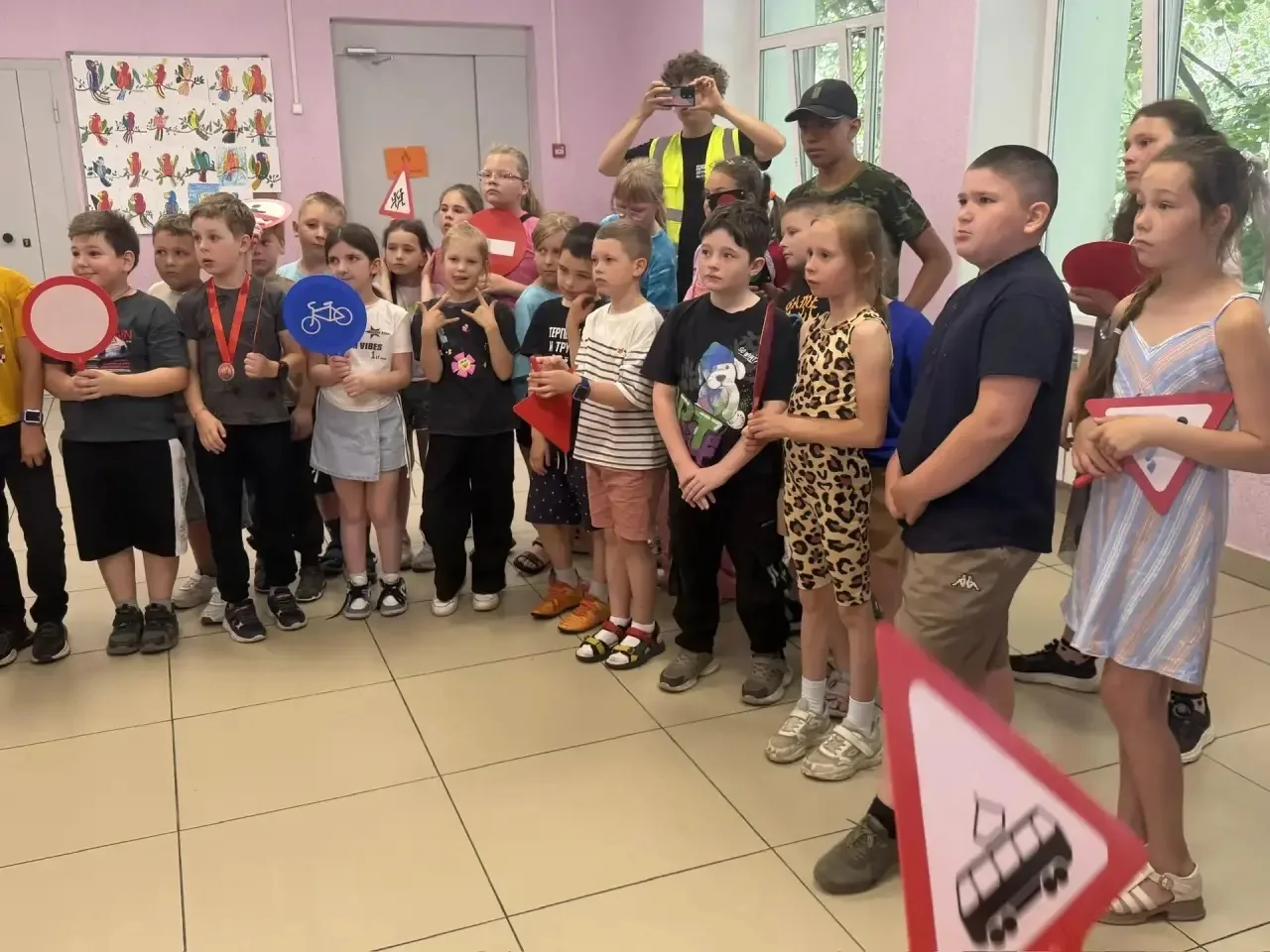 ☀️ Утро ,23 июня начинается с движения!

Бодрый старт: линейка началась с традиционного приветствия,