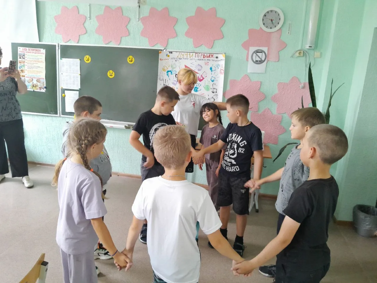 Сегодня на нашей площадке — день творчества под девизом «Создавай и вдохновляй»!

Утро началось с бо