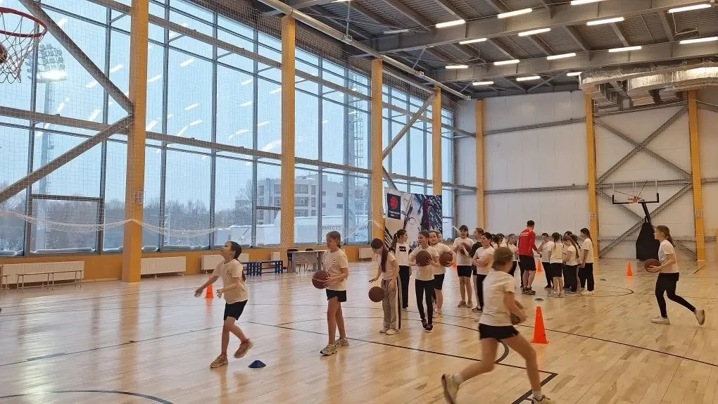 11 марта партнёры школы пригласили наших ребят на "ФЕСТИВАЛЬ СПОРТА" в новый спортивный объект Минис