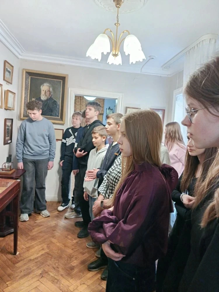 Ученики 7А, 7Е, 6А и 6В классов на каникулах тоже отлично проводят время, совмещая приятное с полезн