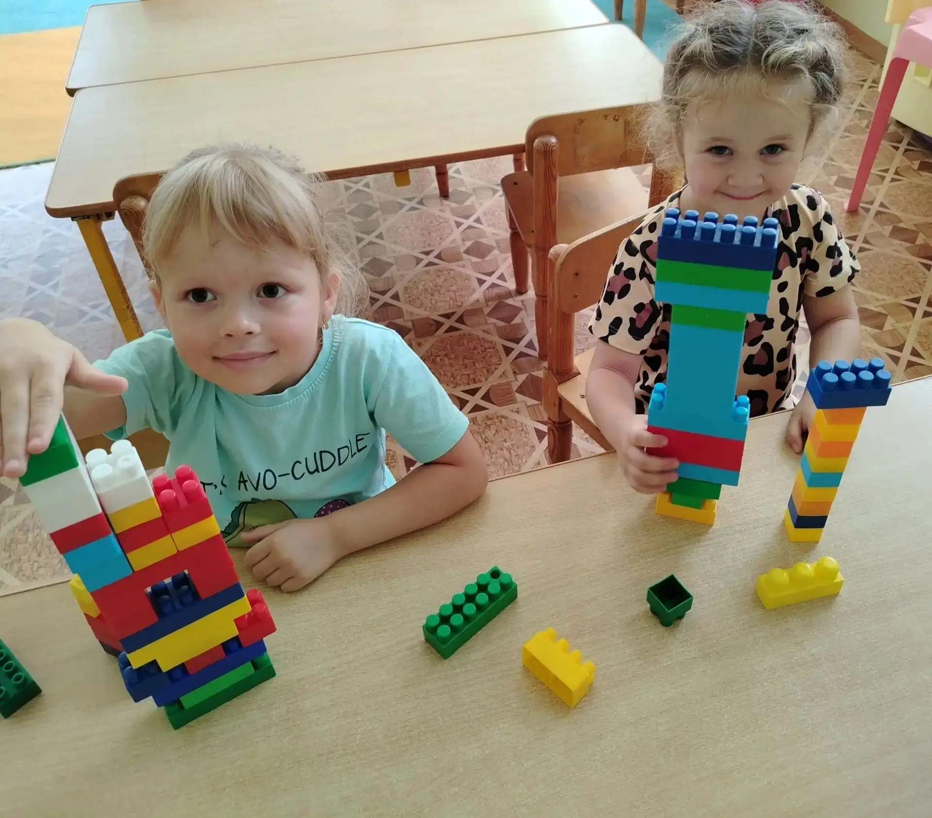 Игра четырёхлетних детей с конструктором Lego — это не просто развлечение, а сложный процесс познани