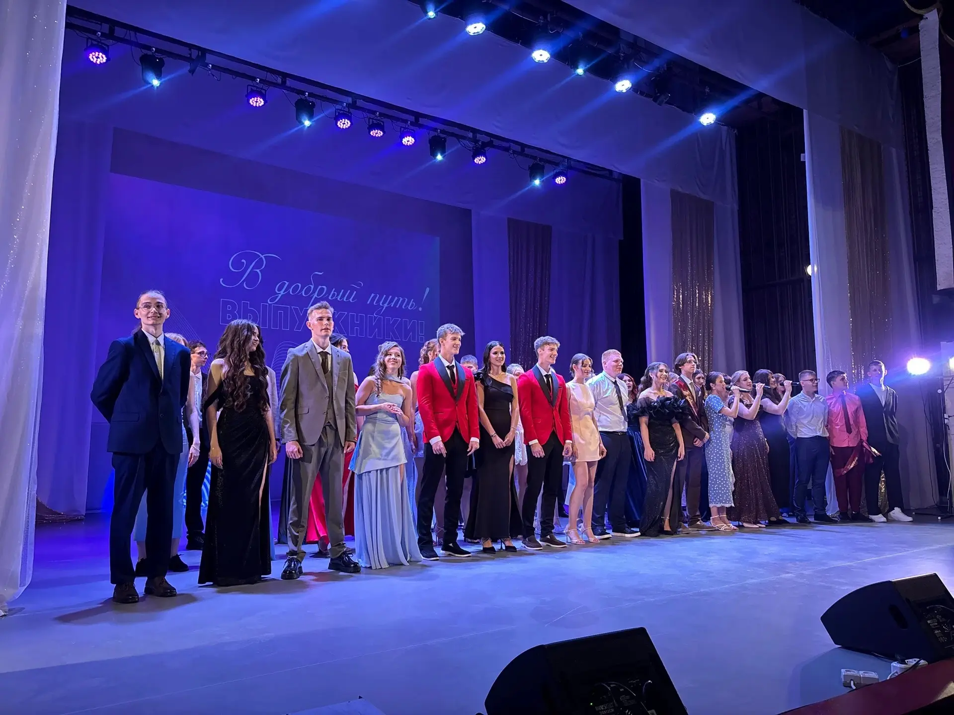 Звёздный выпуск — 2026! ❤️

Наша школа с особой гордостью провожает в большую жизнь наших выпускнико