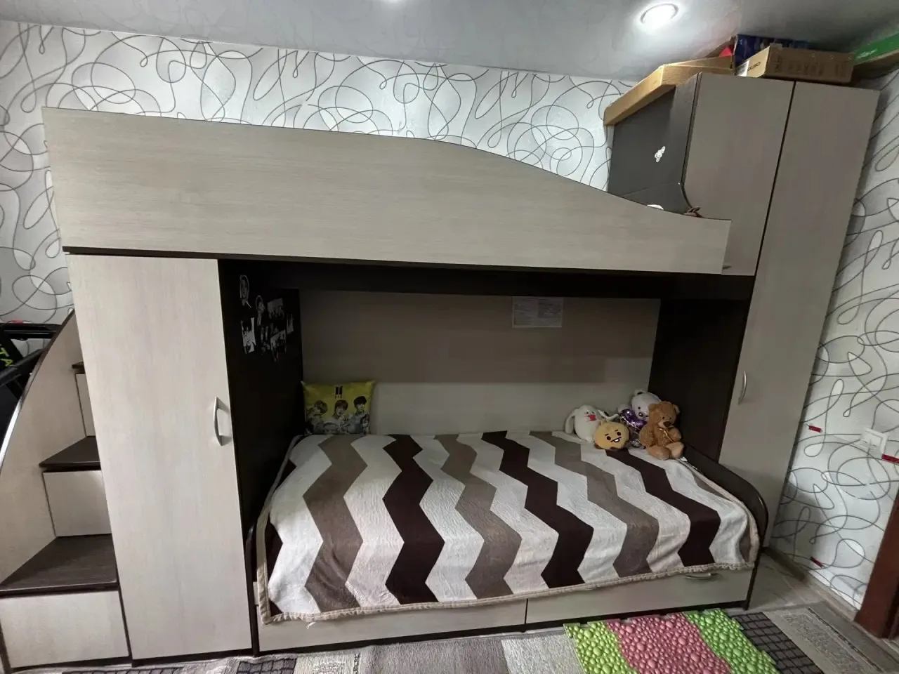 Продам 2х ярусную кровать со шкафами. Без матрасов. Длина 3,3м. Цена 30тыс. Торг. Ящики...