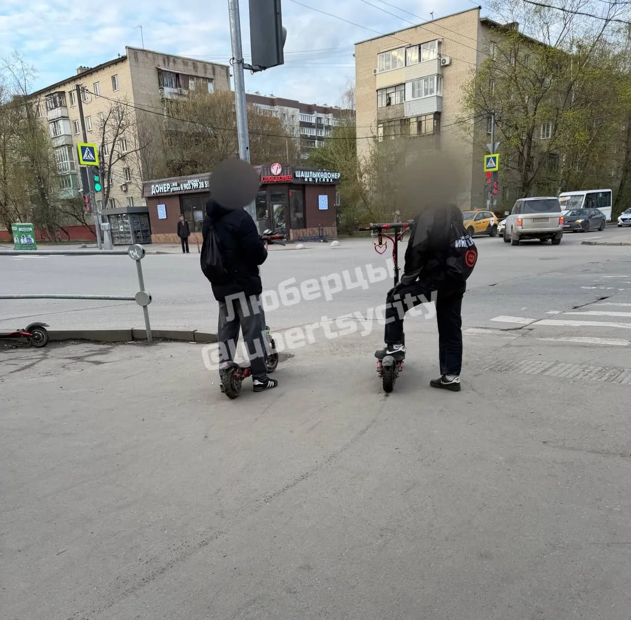 Очень интересная ситуация складывается с самокатами.   По факту – в городе их запретили. Но что мы в