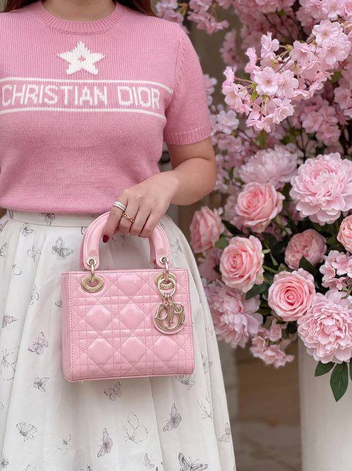 Утепляемся красиво: нежность и шик от Dior ❤️