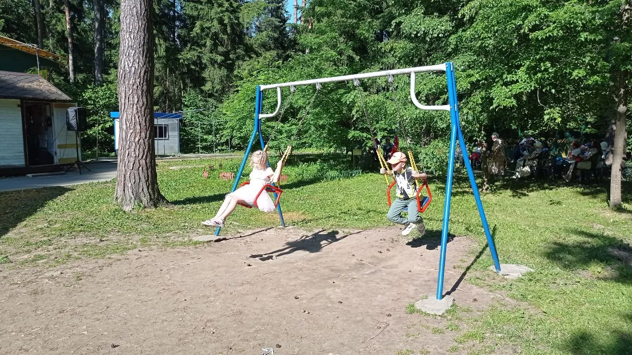 ☀ Дождались тепла! Лето! Настоящее лето!
Детвора играет и веселится. 🤸
Парк наполнен счастьем 😄
☀П