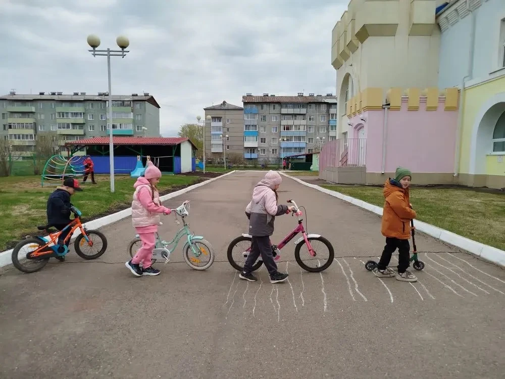 В подготовительной группе Почемучки проходила Неделя дорожной безопасности в рамках 2- ...