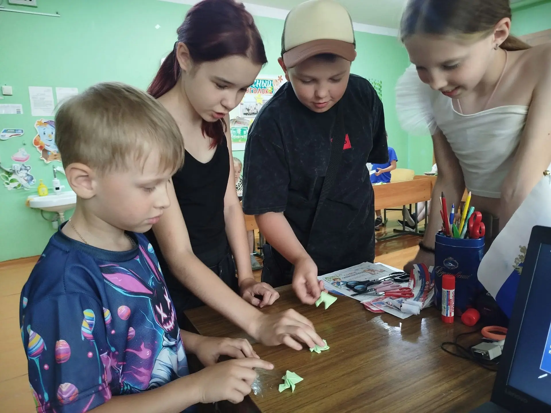 Сегодня, 15 июня, в нашем лагере был насыщенный и интересный день!
Утро началось бодро! Как всегда, 
