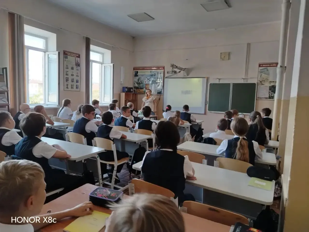 В гимназии № 7 почтили память героев: мероприятие ко Дню окончания Второй мировой войны 🎖