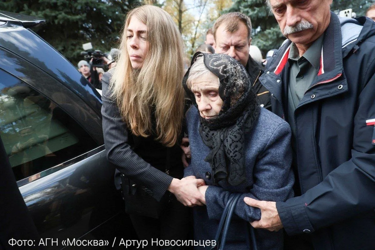 Маму Сергея Соседова атаковали мошенники после смерти сына