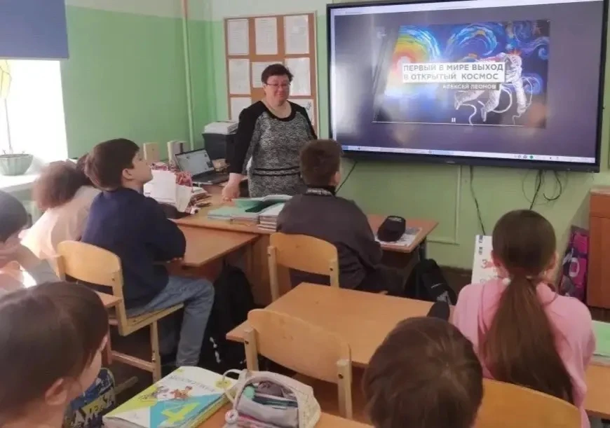 🚀65 ЛЕТ ТРИУМФА:  СТАРТОВАЛА НЕДЕЛЯ КОСМОСА!  🇷🇺Новая учебная неделя в нашей школе началась традицио