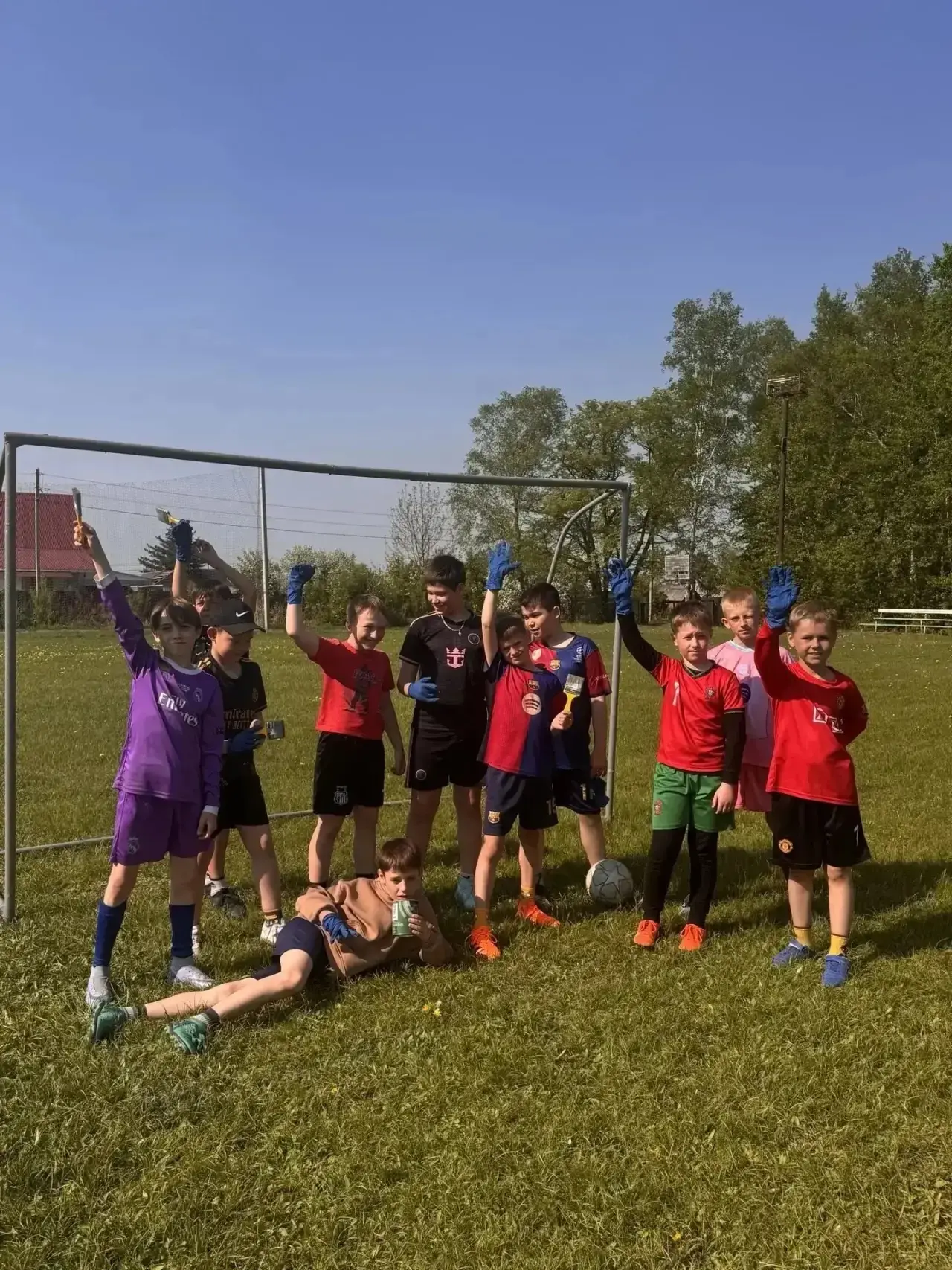 ⚽️ В посёлке Николаевка обновили футбольные ворота: теперь они как новые!