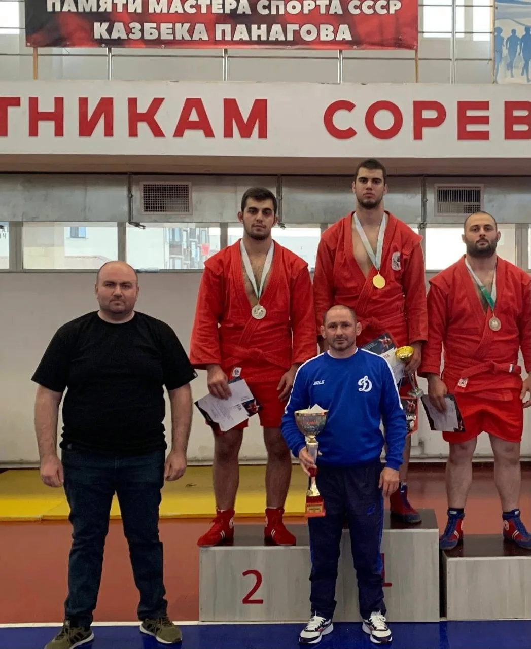 Осетинские самбисты заняли весь пьедестал всероссийского турнира

В Нальчике с 5 по 7 июня прошли Вс