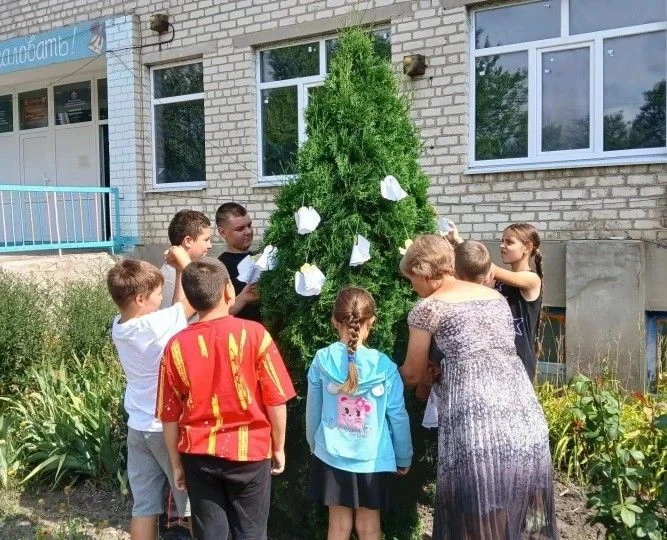 🕯️ День памяти детей — жертв войны в Донбассе.
Филиал «Шпотинский СК» МБУК «Старобельский РДК».