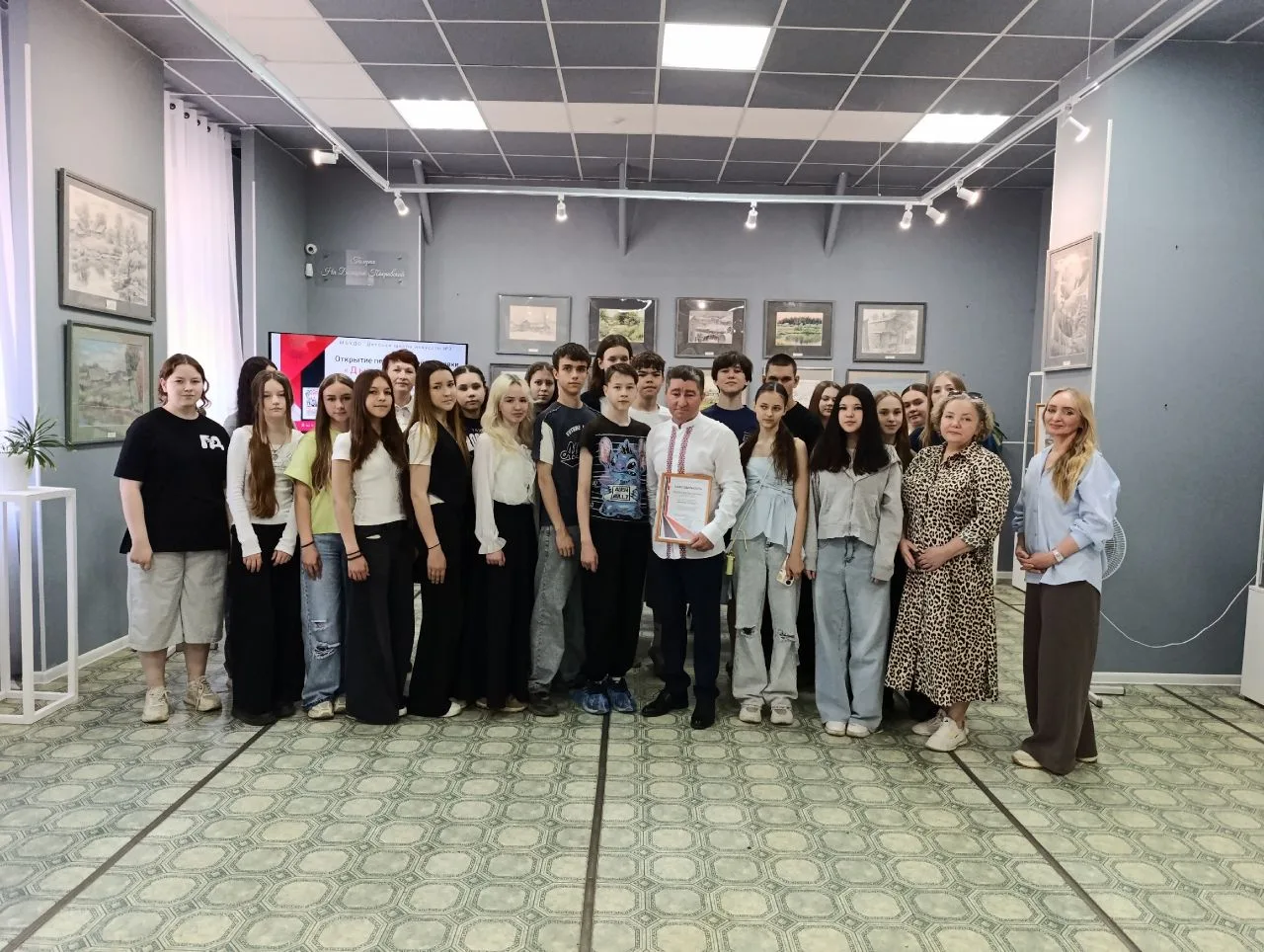 Персональная выставка художника Виктора Яковлева открылась в Сарапуле.