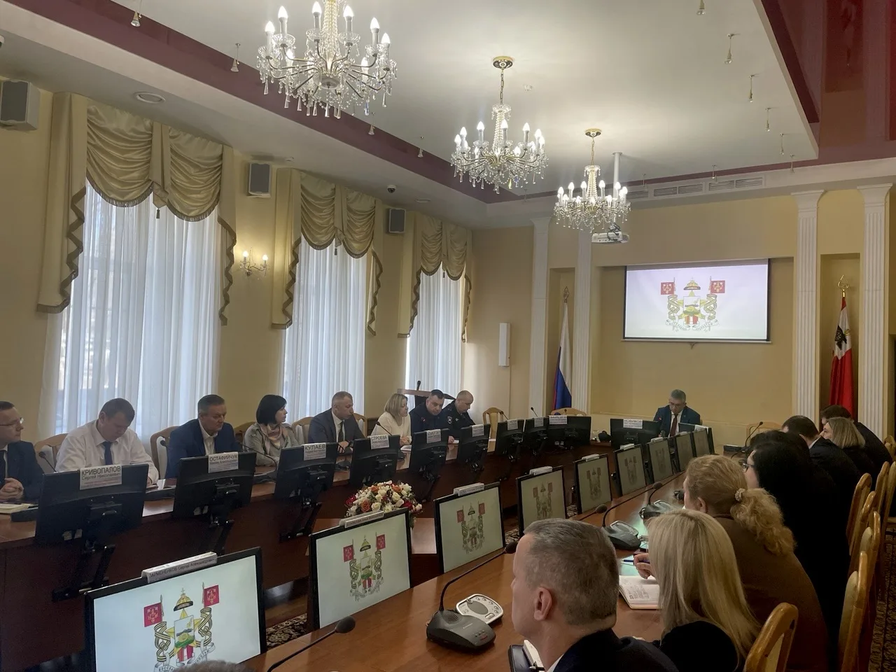 Провел очередную общегородскую планерку, подняли несколько ключевых тем на текущий период.   Начал с