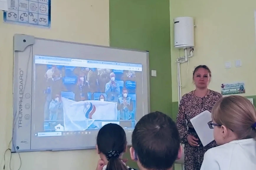 Как совладать с эмоциями❓  📌В лицее утро понедельника для школьников традиционно началось с торжеств
