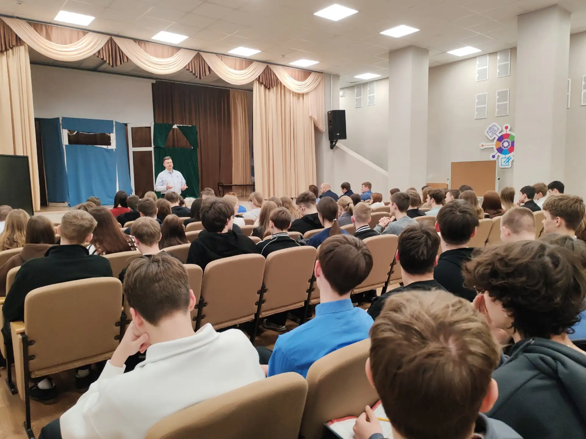 Встреча с профессионалами: будущее начинается здесь!  🔥 Старшеклассники школы познакомились с интере