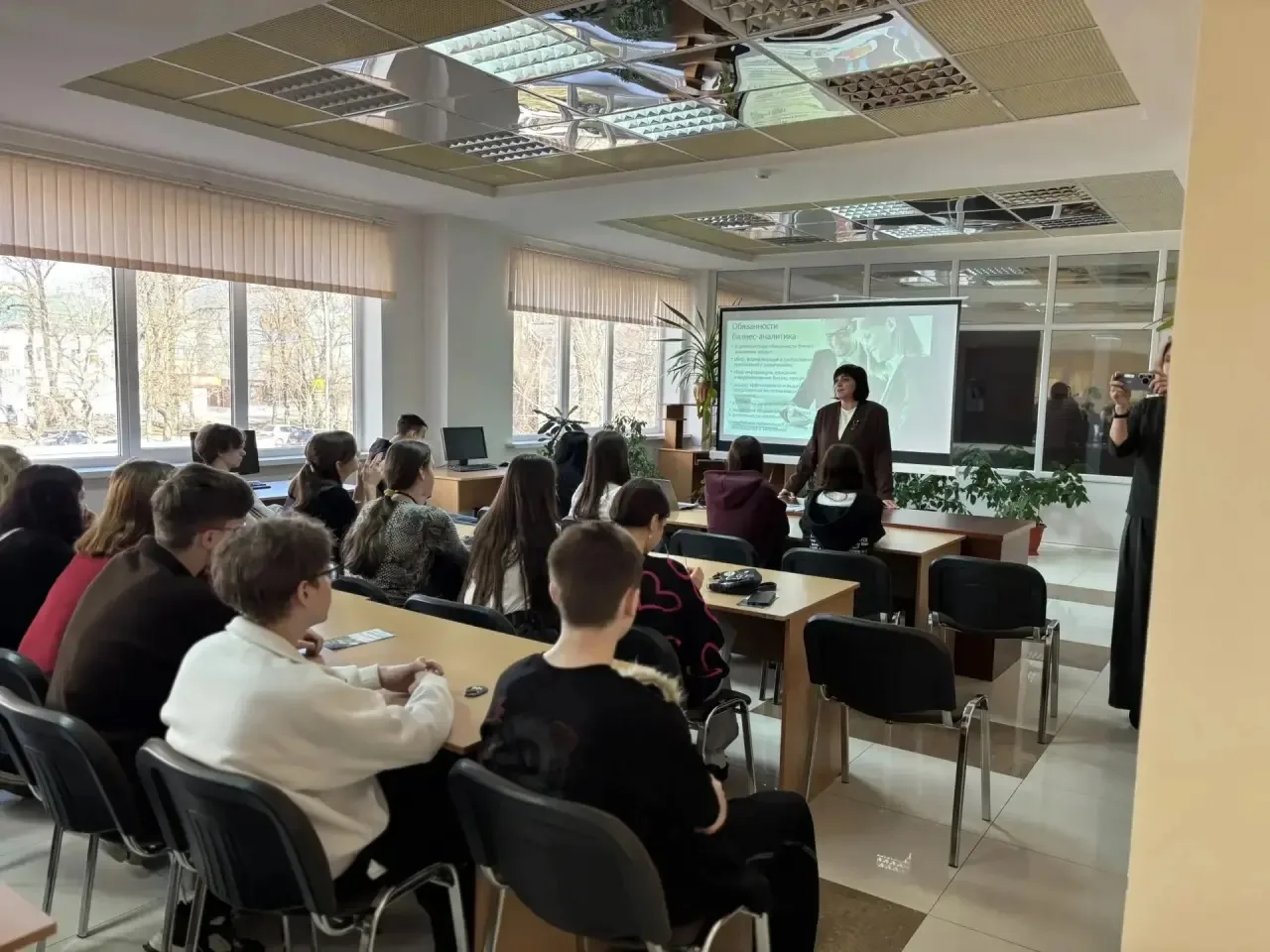 В рамках профориентационной работы учащиеся 9 «А» и 9 «Г» классов посетили День открытых дверей факу