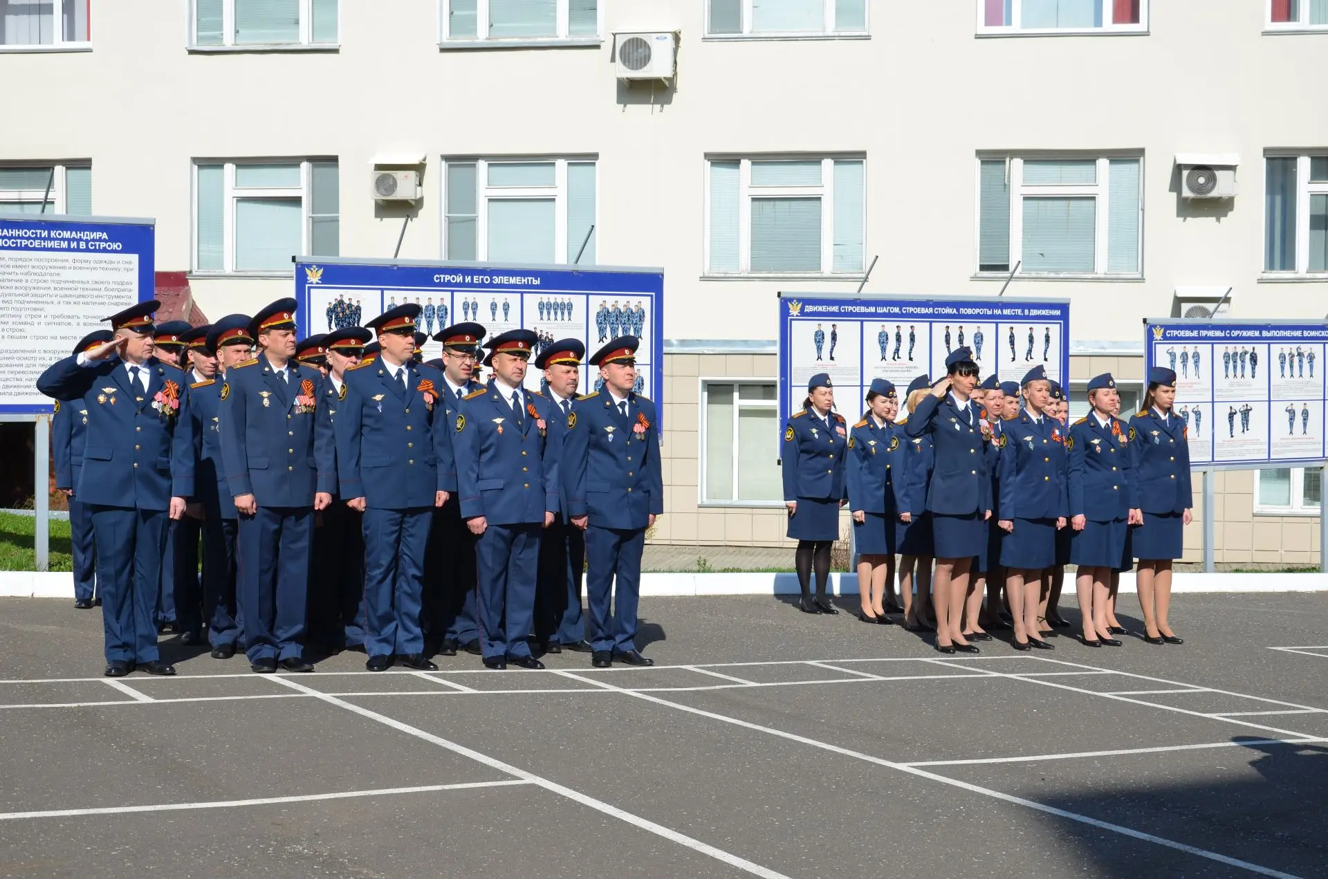 В Кировском ИПКР ФСИН России прошло торжественное построение, посвященное празднованию ...