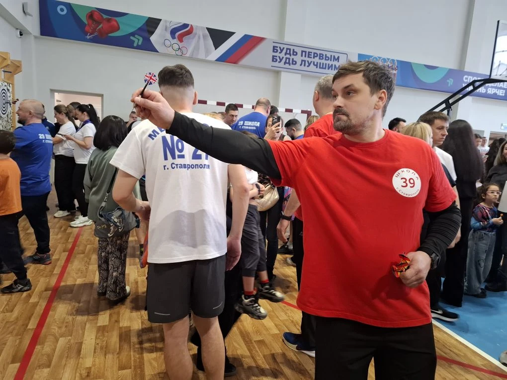 🇷🇺В преддверии праздника 23 февраля состоялись городские соревнования "Отцы-молодцы" Папы нашей школ