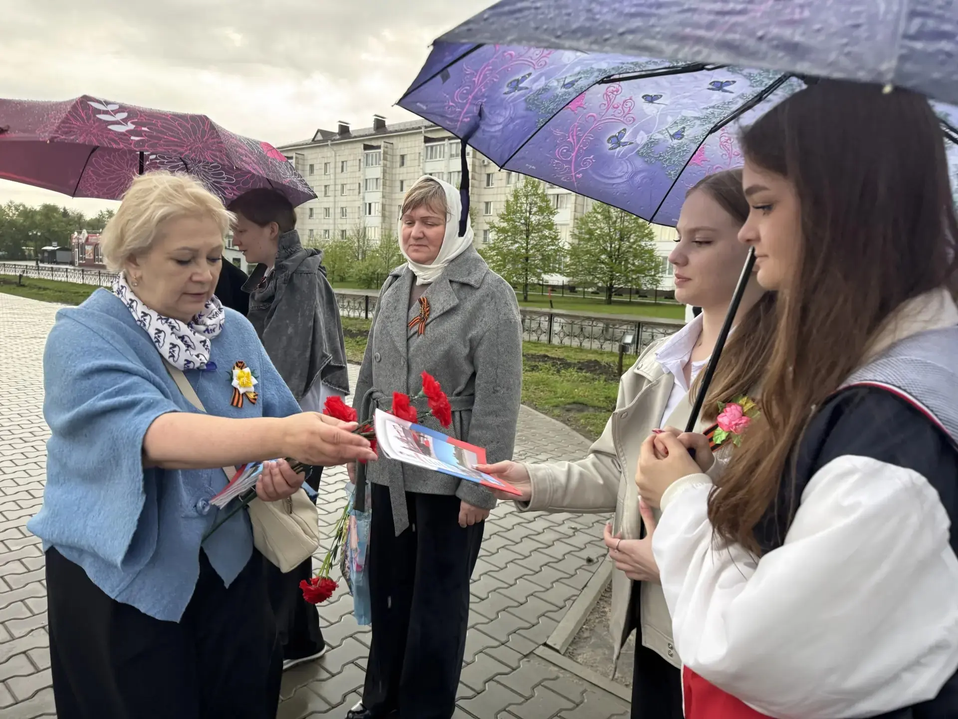 🚩 «Марш Памяти» в честь Дня Великой Победы   Вместо привычного торжественного построения школьники в