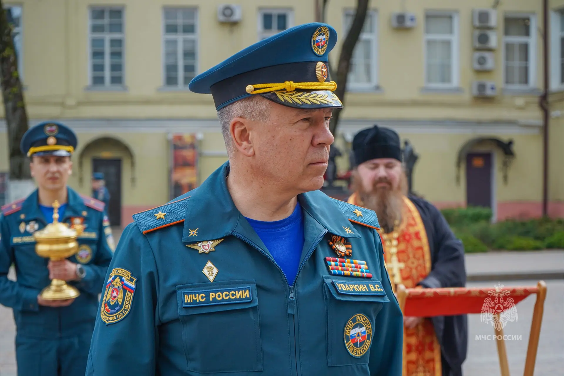 🔘 Группы экстренного реагирования МЧС России обеспечивают безопасность в столице  Начальник Главного