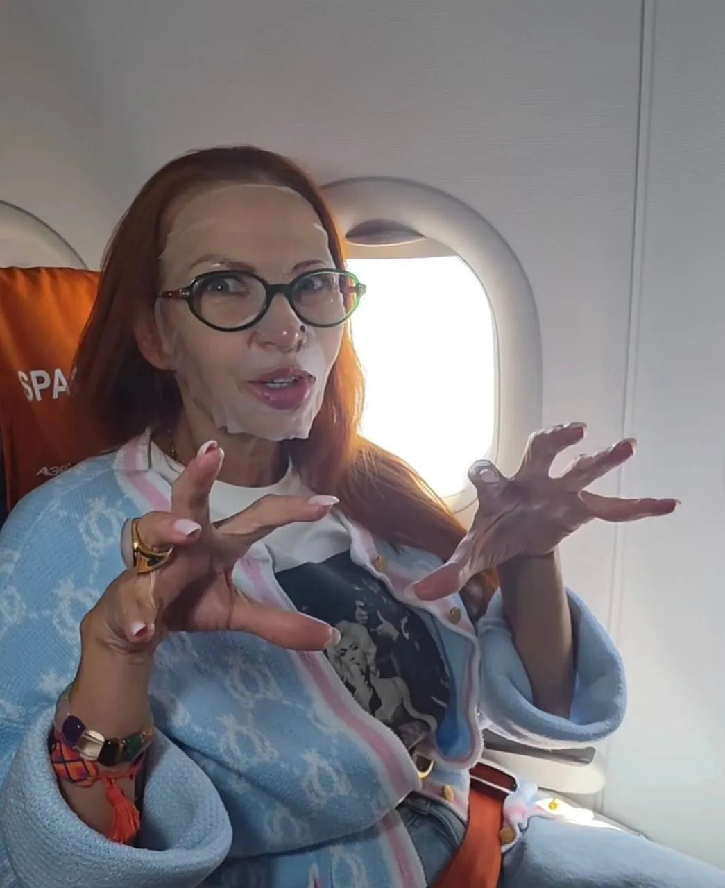 Эвелина Бледанс пытается нас напугать. Три раза Ха. После ее копилки нам ничего не страшно

НеМалахо
