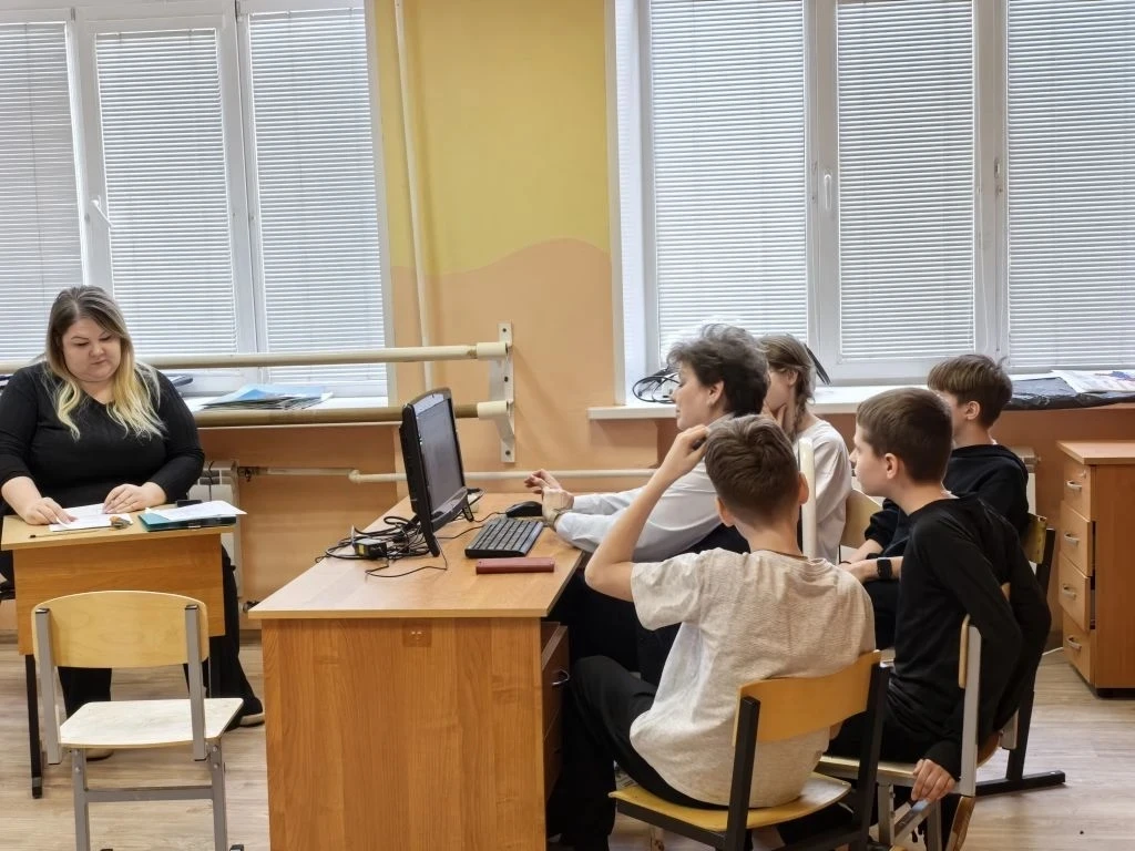 Юные защитники сети: ⚡«Молния» и 🐱«КиберКотики»!  В Подольске прошла муниципальная квест-игра «Интер
