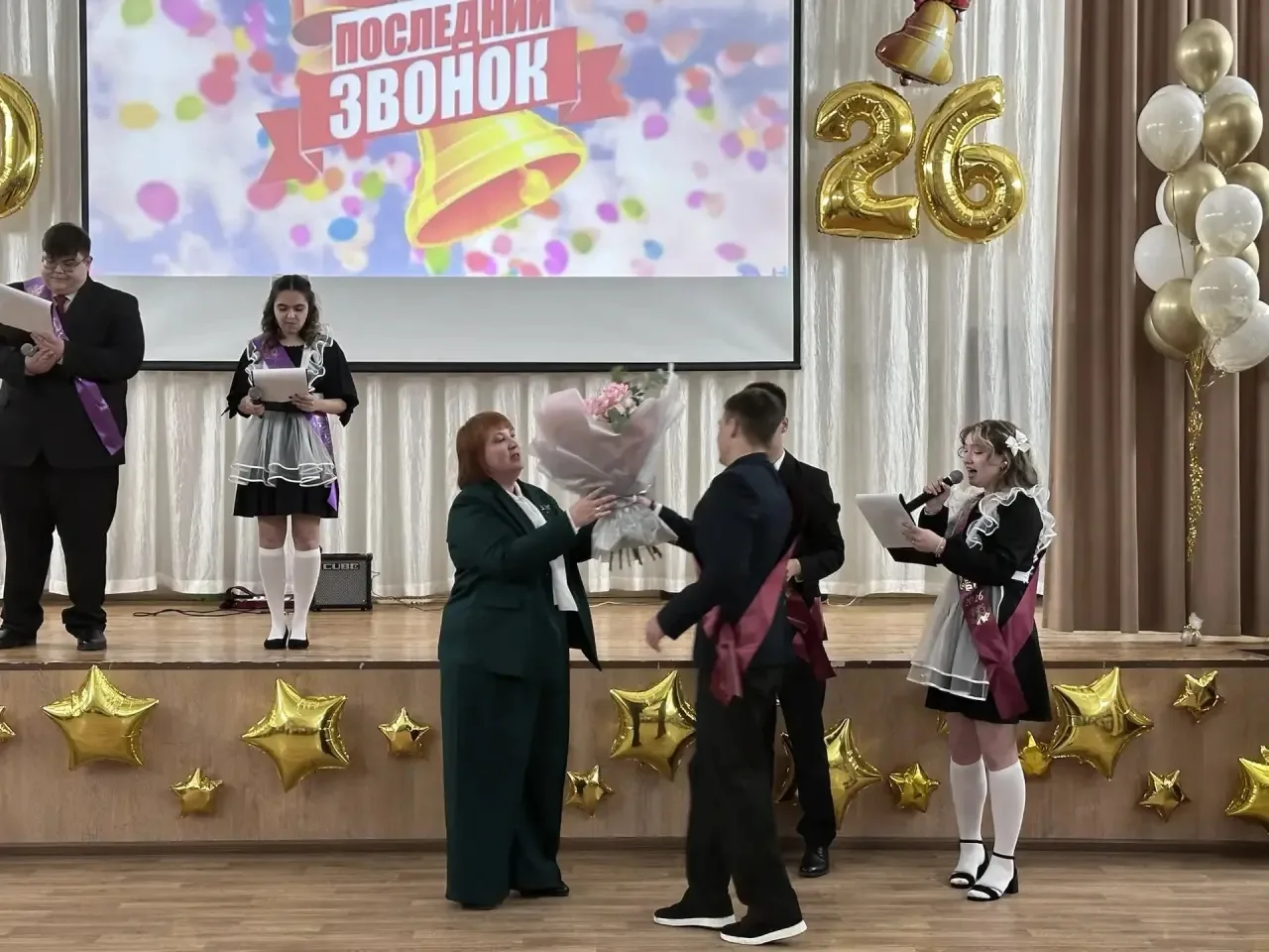 🔔 🔔 Детство, прощай!  Для наших 11-классников прозвенел последний звонок ✨  Этот день всегда наполне
