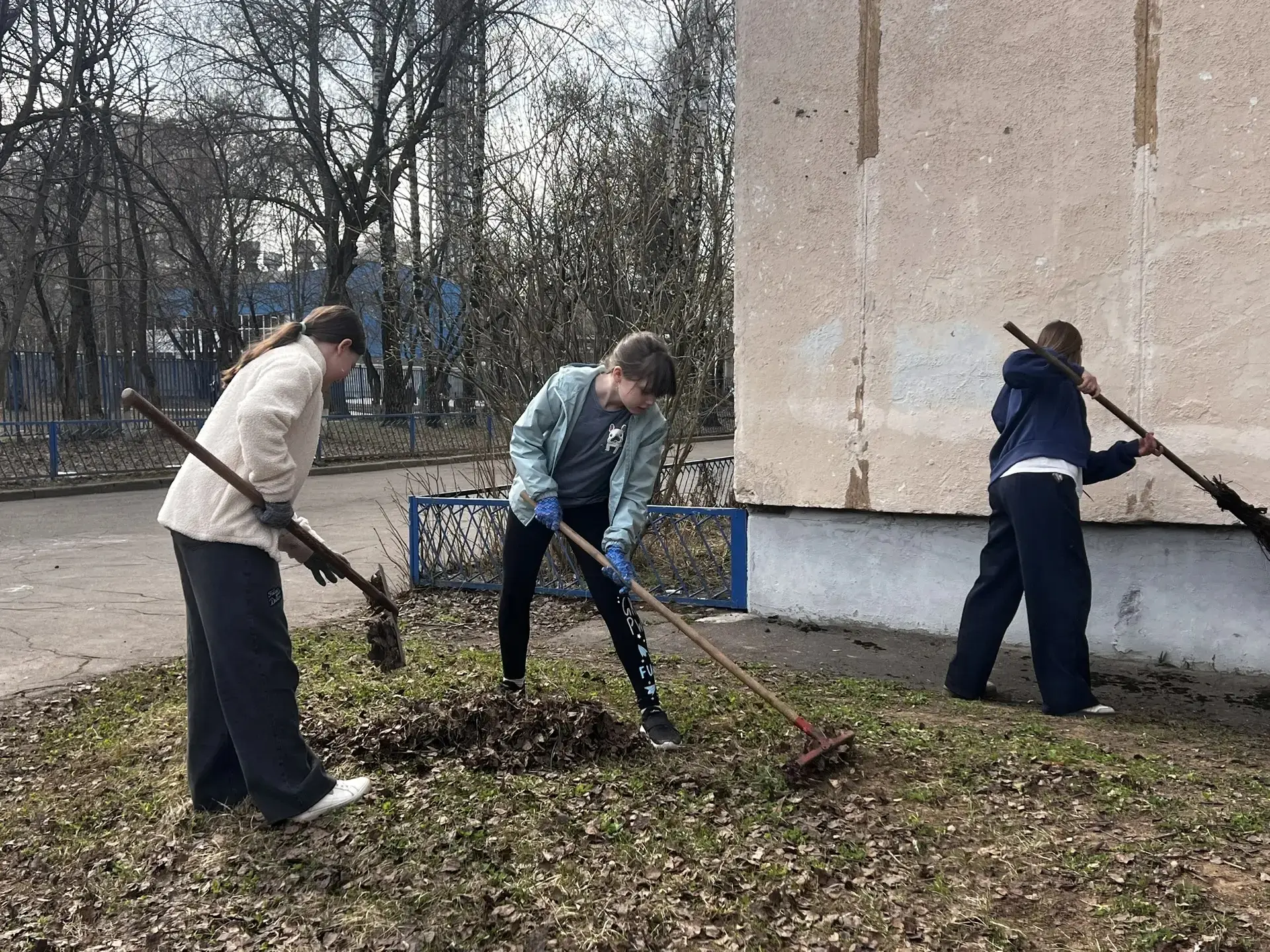 🌿В рамках Всероссийской акции «Зелёная весна» и в честь Всемирного дня Земли старшеклассники нашей ш