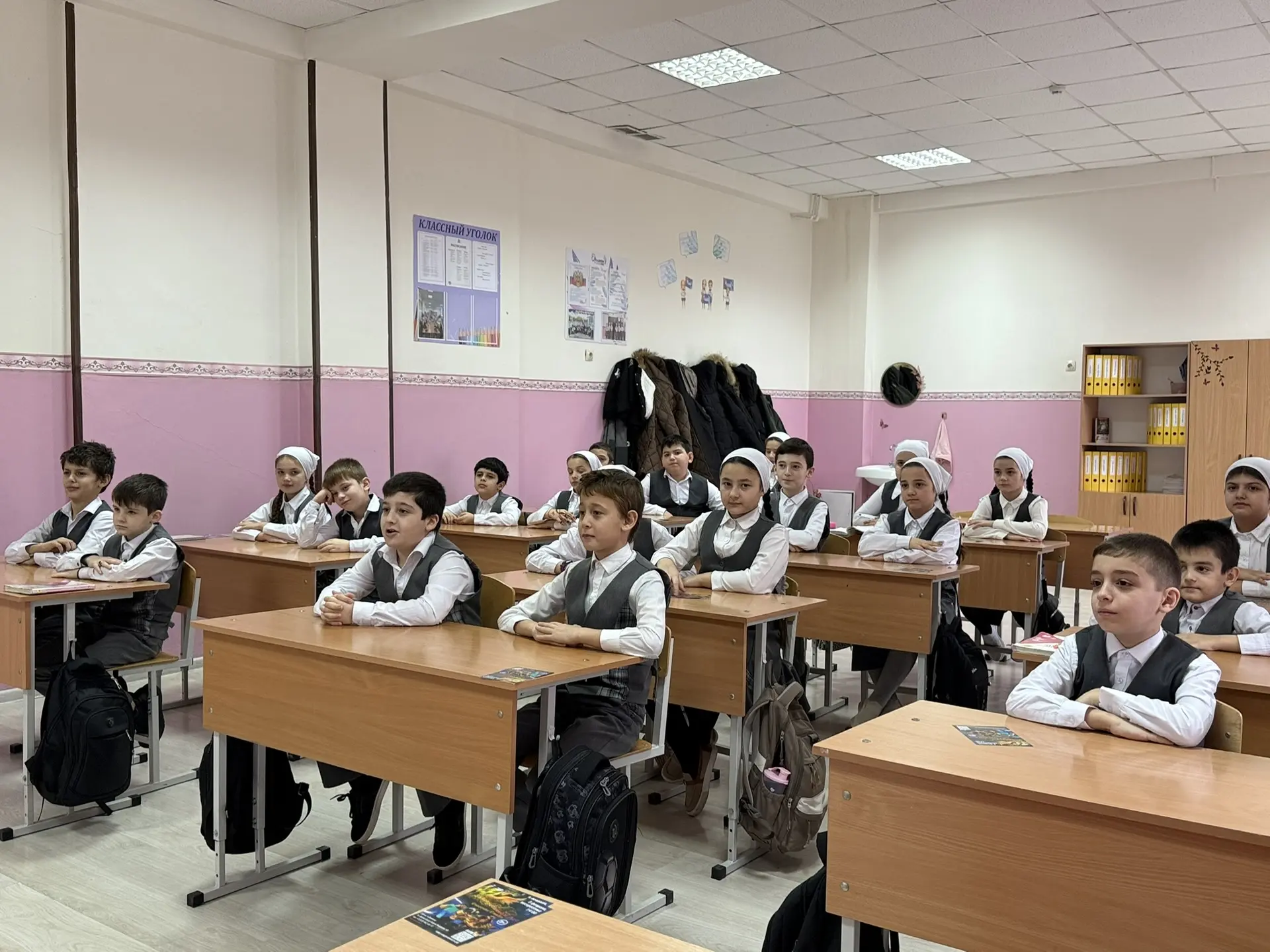 Учащиеся 2–4 классов завершили трек «Орлёнок-доброволец» 🕊️ В рамках программы «Орлята России» обуча