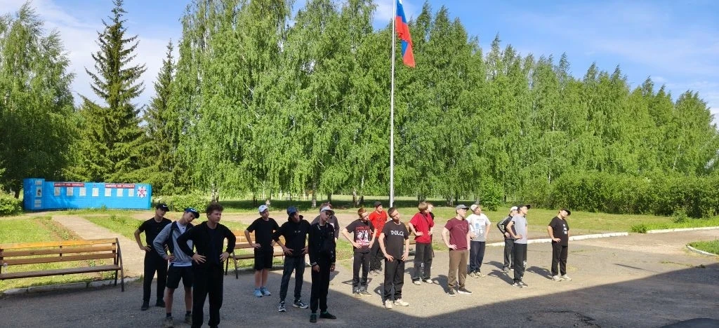 27 мая в Девятовской школе дан старт военным сборам для восьмиклассников Сарапульского ...